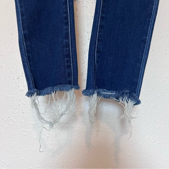 KanCan Los Angeles Jean, size 7 / 27 waist, dark wash, high rise, frayed ankles - Picture 6 of 7